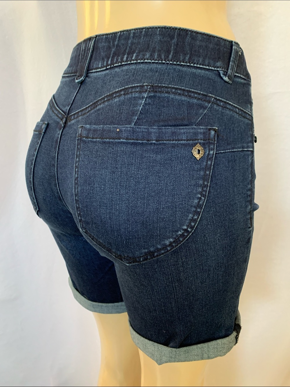 DEMOCRACY Jeans Women’s Tummy Control Size 6 Dark Indigo Denim Shorts 7” NWOT